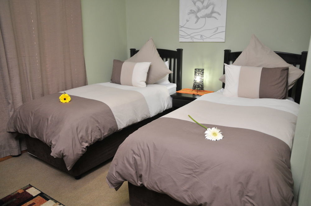 Summer Garden Guest House Benoni Esterno foto