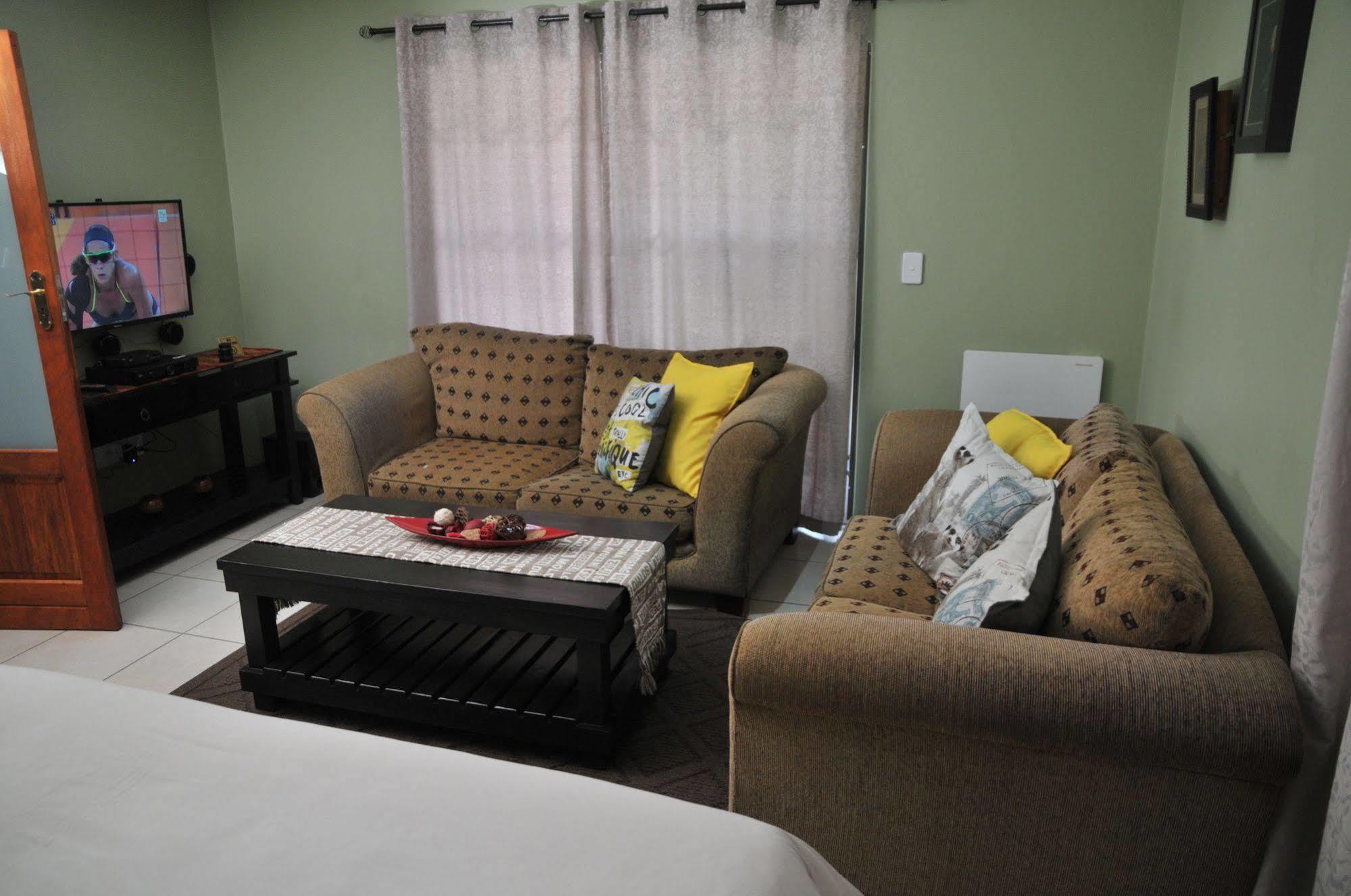 Summer Garden Guest House Benoni Esterno foto