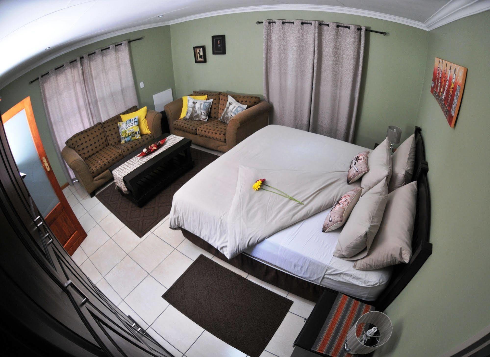 Summer Garden Guest House Benoni Esterno foto